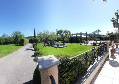 Entretien de jardin dans villa de luxe Antibes