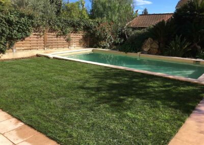 Entretien de jardin aux abords de piscine